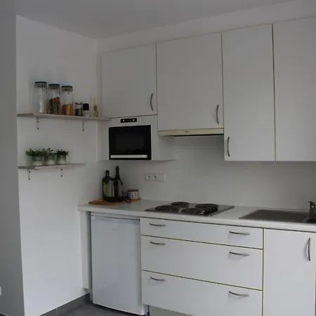 Studio-appartement In De Gezellige Winkelstraat Van Middelkerke-bad